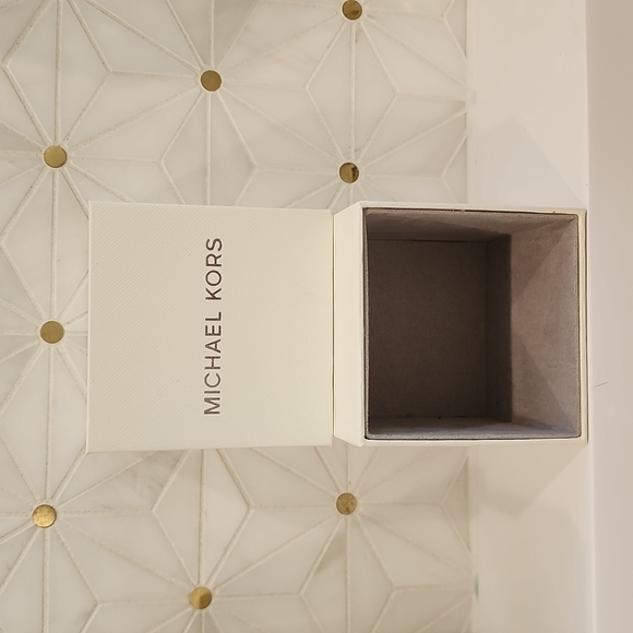 Michael Kors Jewelry Box - Picture 4 of 7